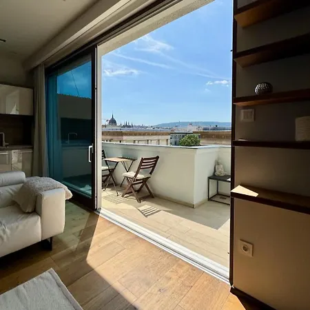 Panoramic Views - Luxury Downtown Budapest