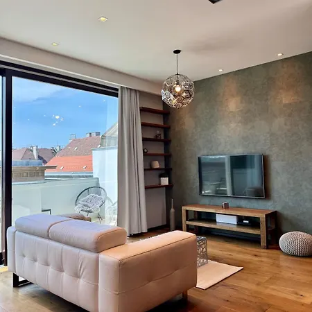 Panoramic Views - Luxury Downtown Apartman *
