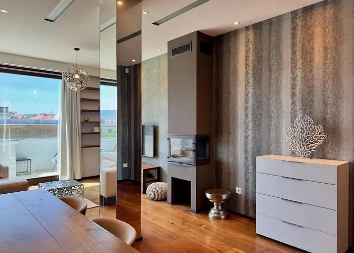Panoramic Views - Luxury Downtown