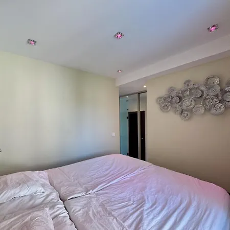 Panoramic Views - Luxury Downtown Apartment