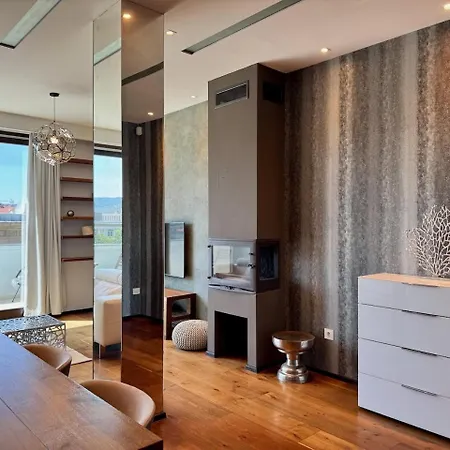 Panoramic Views - Luxury Downtown