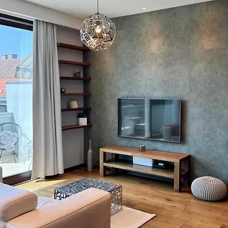 Panoramic Views - Luxury Downtown *