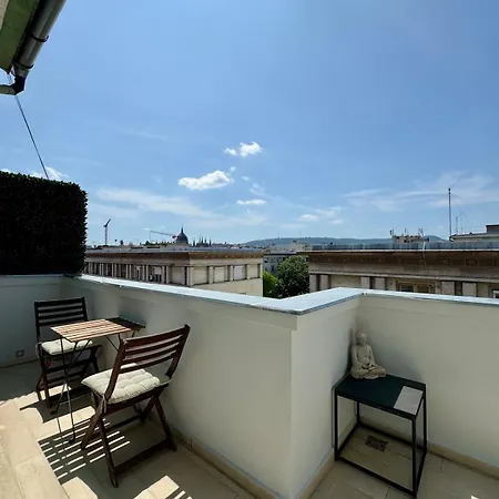 Panoramic Views - Luxury Downtown