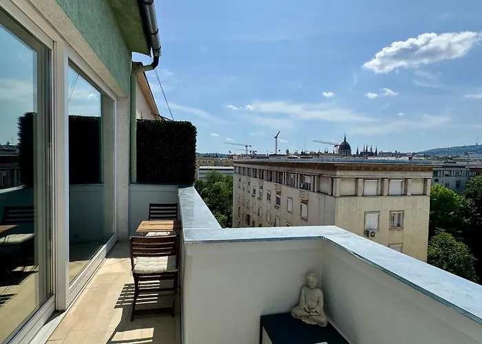 Panoramic Views - Luxury Downtown *
