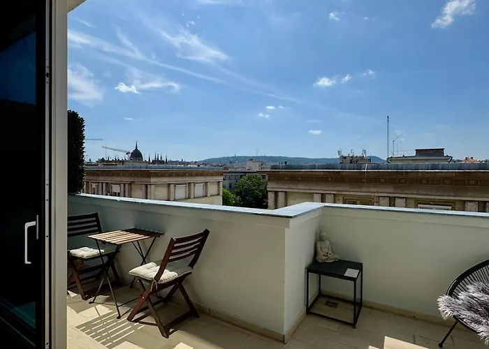 Апартаменты Panoramic Views - Luxury Downtown